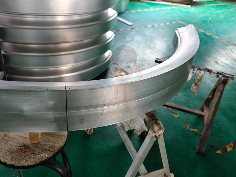 专业汽车型材冷弯加工厂，专注于为汽车制造业提供高强度与轻量化的冷弯型材，提升整车性能与安全性，助力汽车产业升级