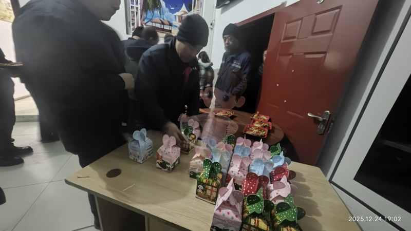 北京型材拉弯厂的平安夜重不重要？当然重要，更重要的是平安喜乐，愿盛达拉弯人所念皆所愿，平安顺遂、喜乐无忧！ 