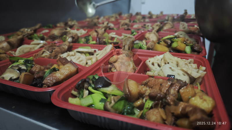 北京型材拉弯厂的平安夜重不重要？当然重要，更重要的是平安喜乐，愿盛达拉弯人所念皆所愿，平安顺遂、喜乐无忧！